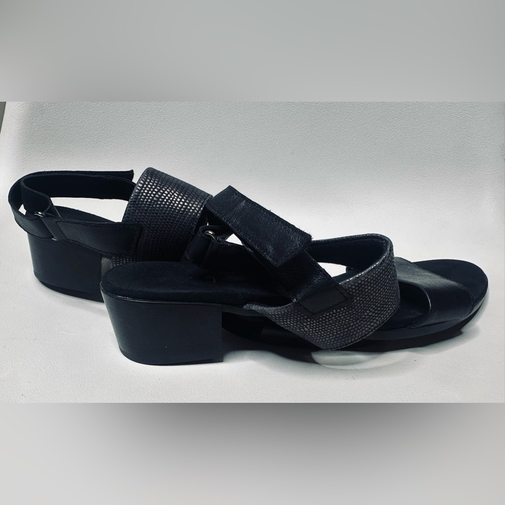 Munro Black Textured Strap Sandals - Picture 3 of 6
